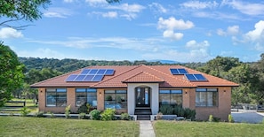 Exterior - The Hidden Paradise in the Valley Farmhouse (Wallan)