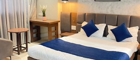 Habitación estándar | Área de sala de estar | Televisión
