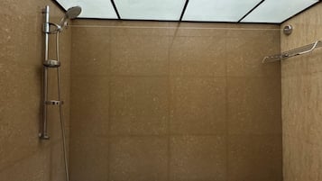 Superior-værelse | Badeværelse | Håndklæder, Sæbe, Shampoo, Toiletpapir