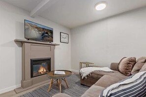 Fernseher, Kamin, Arbeitsbereiche