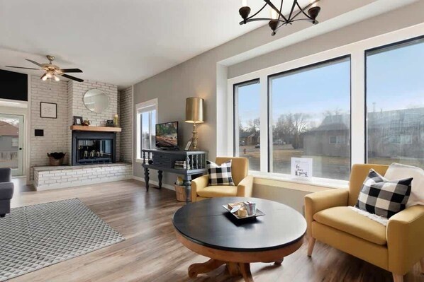 TV, fireplace, offices