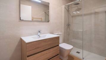 SĂšche-cheveux, serviettes fournies