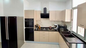 Coffee/tea maker, fridge, microwave, oven - VIP poolside accommodation (skik)