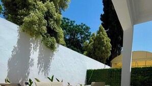 Terrace/patio - VIP poolside accommodation (skik)
