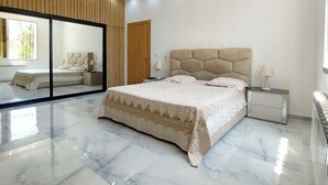 2 bedrooms, iron/ironing board, WiFi (free), bed sheets - VIP poolside accommodation (skik)