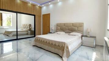 2 bedrooms, iron/ironing board, free WiFi, bed sheets