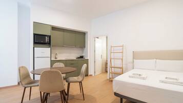 1 slaapkamer, een strijkplank/strijkijzer, reisbedje, gratis wifi