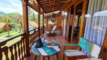 Villa Familiale, vue piscine | Balcon