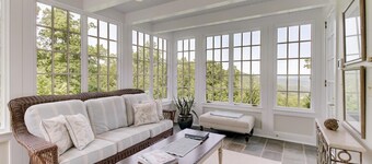 Luxury Home w/ Mtn Views, 1 Mile to the Homestead!