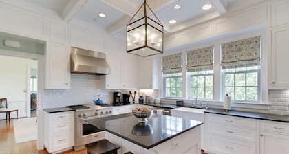 Luxury Home w/ Mtn Views, 1 Mile to the Homestead!