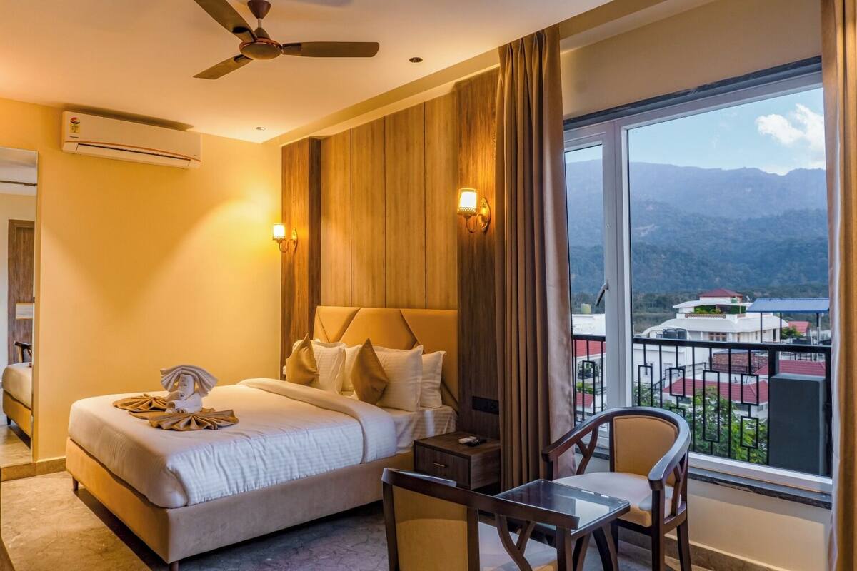 Luxury Room | Egyptian cotton sheets, premium bedding, memory foam beds, in-room safe