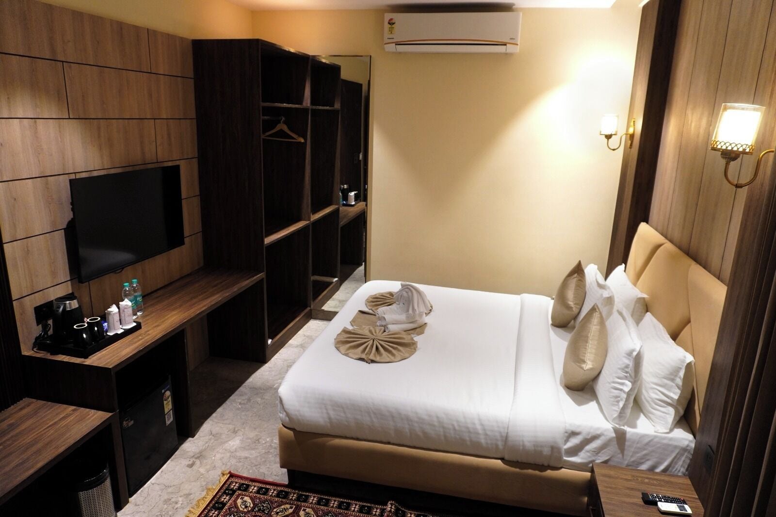 Egyptian cotton sheets, premium bedding, memory foam beds, in-room safe