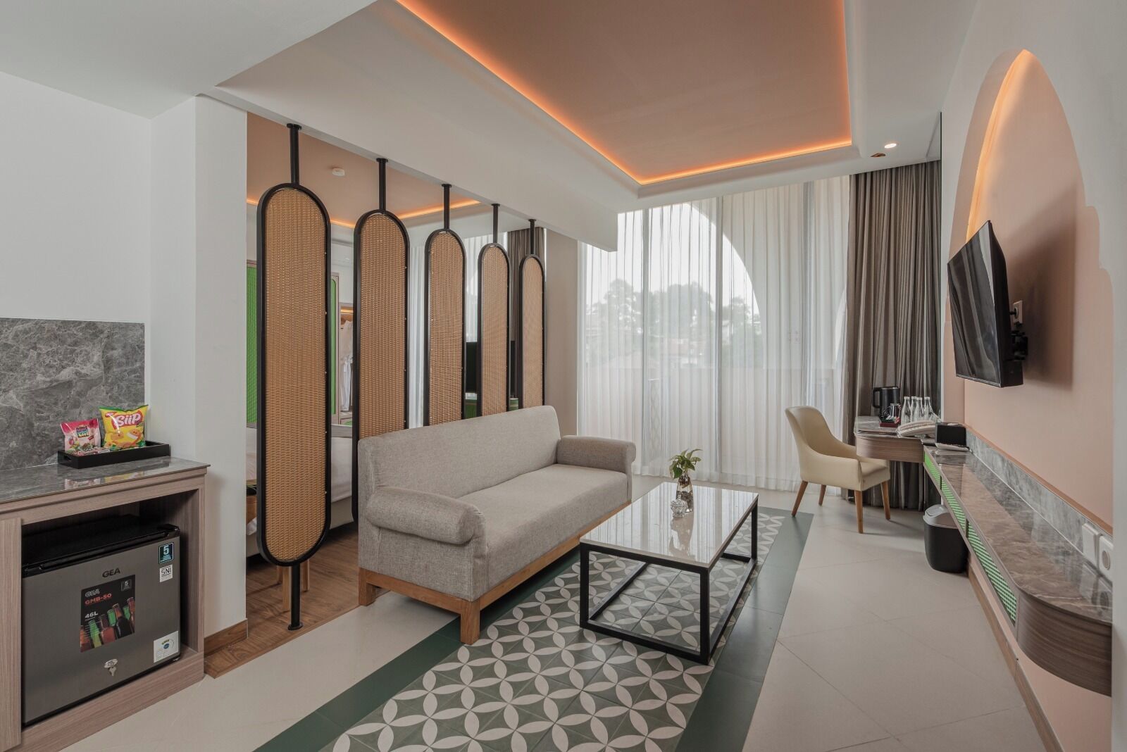 办公桌、隔音、免费 WiFi、床单