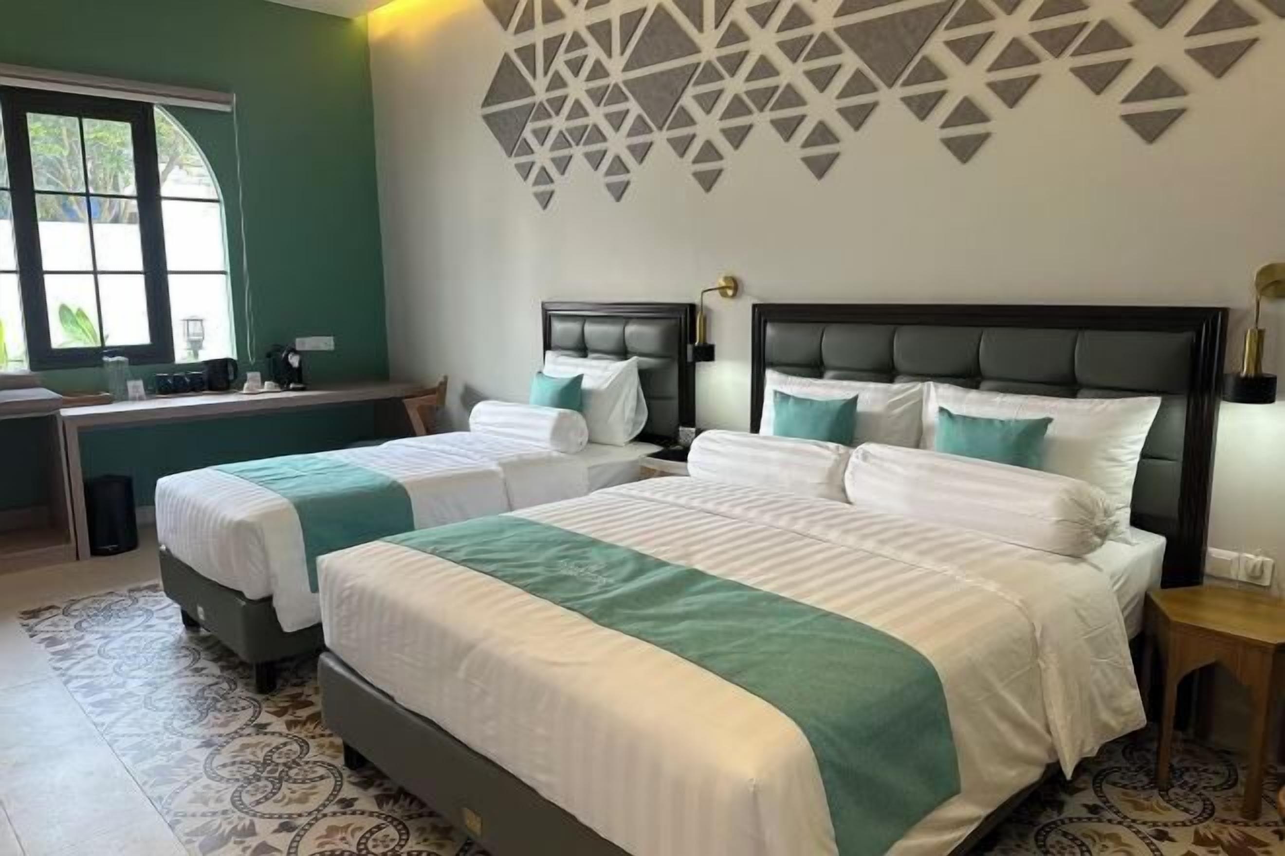 Escritorio, insonorización, wifi gratis y ropa de cama 