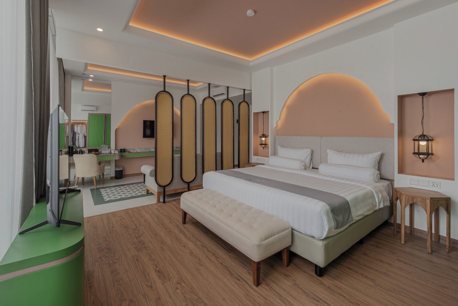 Minibar, desk, soundproofing, free WiFi