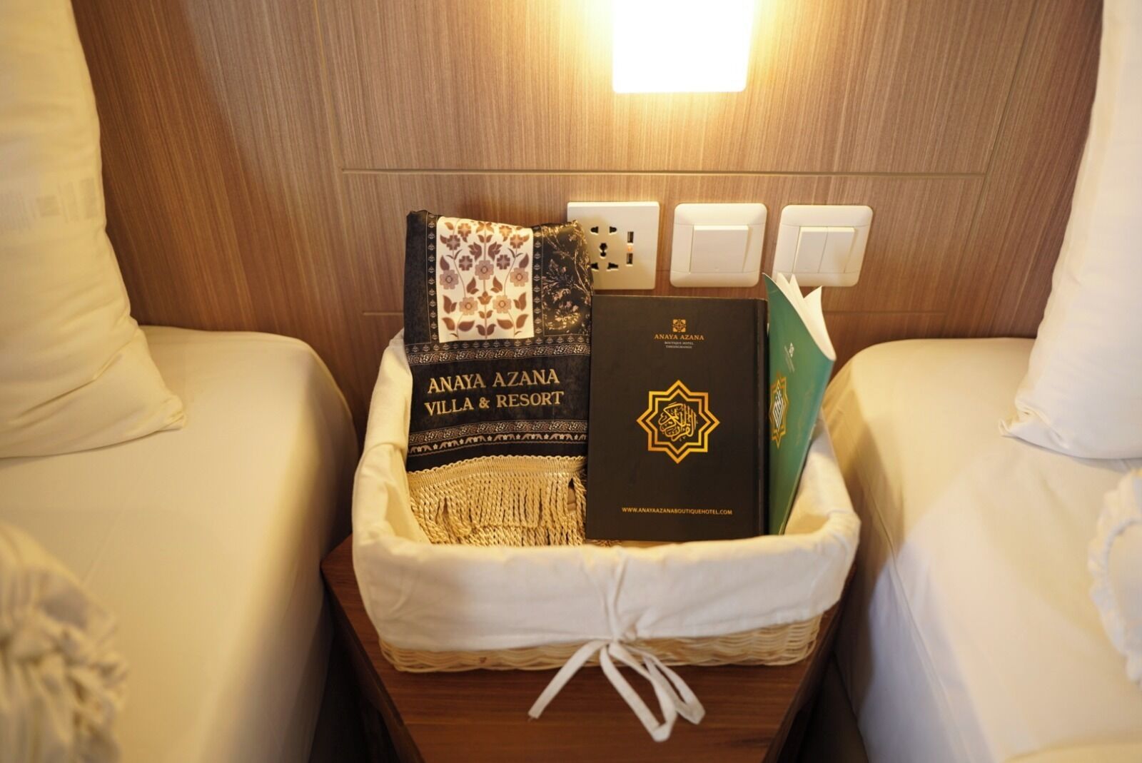 Desk, soundproofing, free WiFi, bed sheets