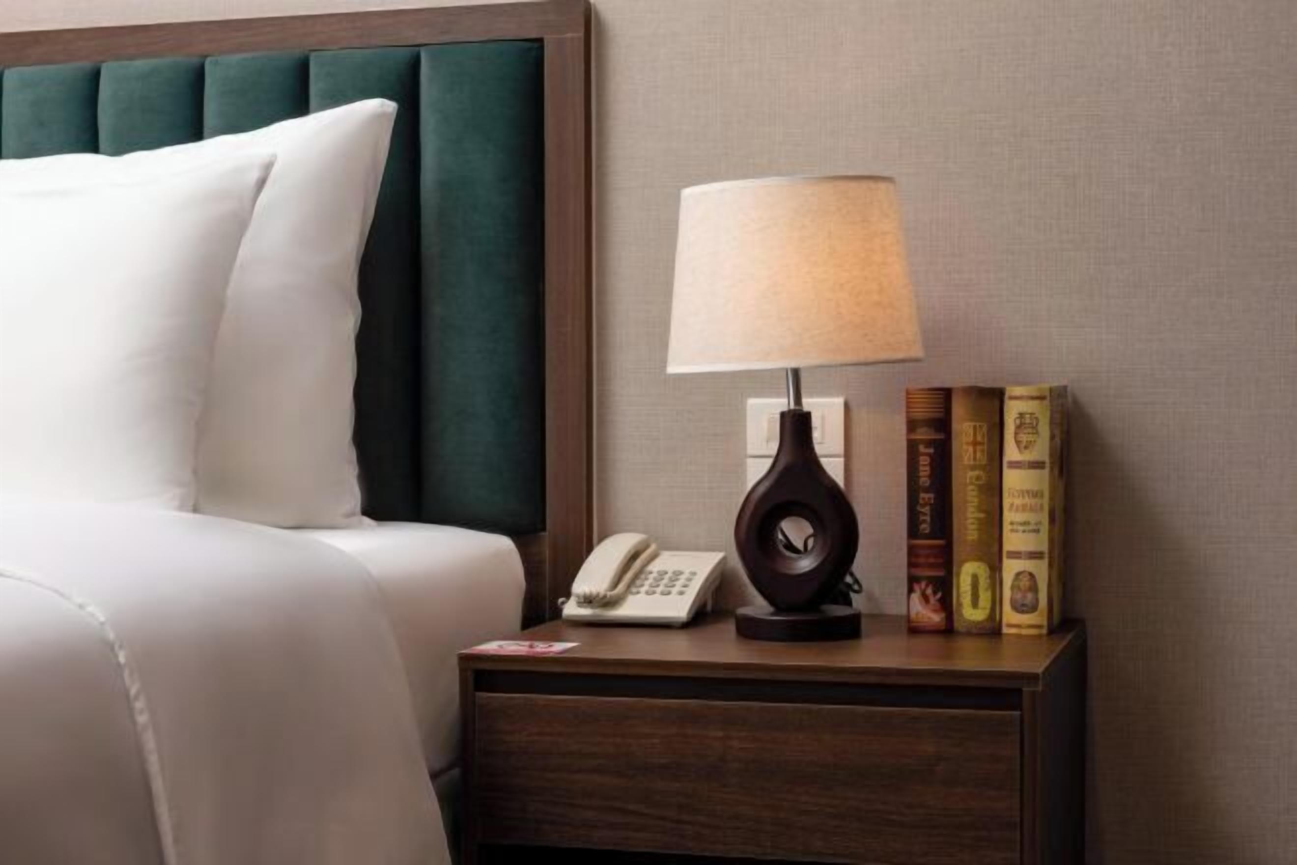 Individueel gedecoreerd, individueel gemeubileerd, een bureau