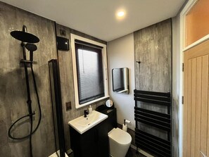 Een douche, een haardroger, handdoeken