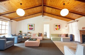 Smart-TV, Kamin, Computerbildschirme