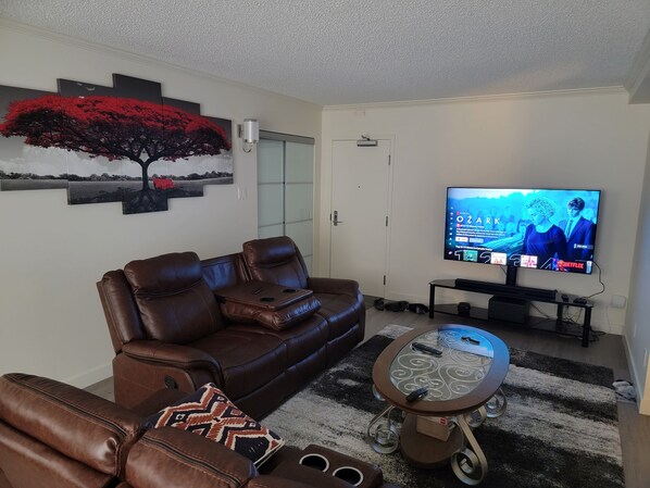 Smart TV - 1-bedroom apartment SW in marvelous Calgary with fitness room, WiFi (Calgary)