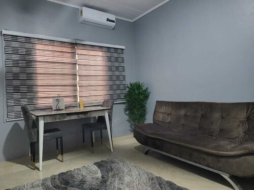 SERENE COTTAGE at East Airport BushRoad Accra