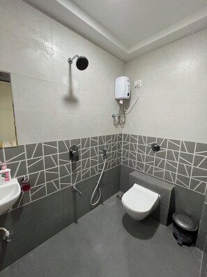 Dusche, Haartrockner, Seife, Shampoo