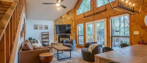 Télévision, cheminée