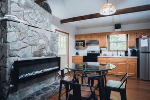 雪櫃、微波爐、焗爐、爐具