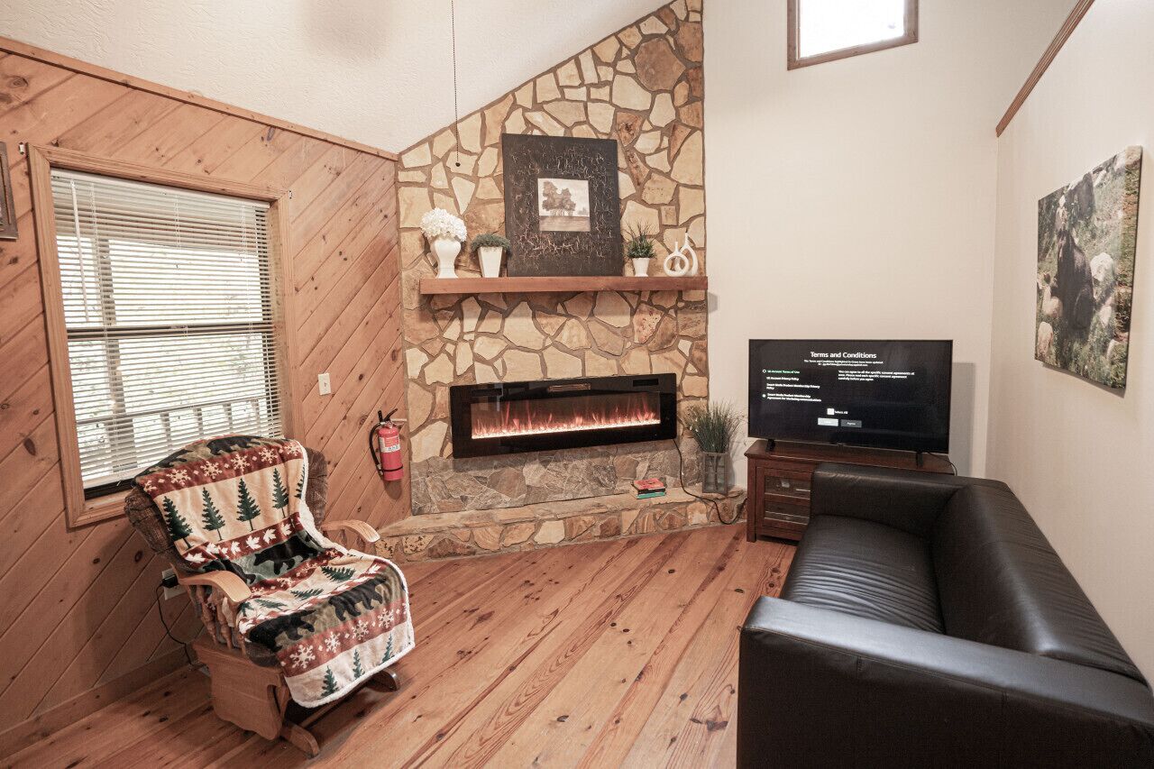 Televisión y chimenea 