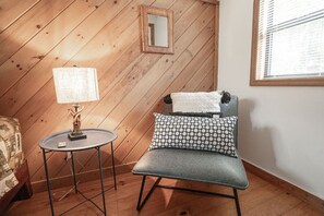 Interior - Romantic Gateway in the Woods (Blairsville)