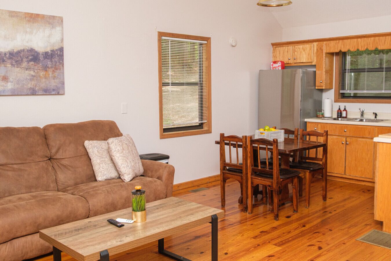 テレビ、暖炉、ステレオ