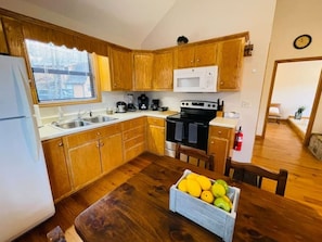 Refrigerador, microondas, horno, placa de cocina