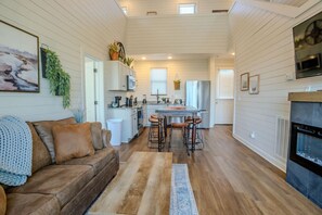 Interior - Lakeview Cabin, Hot Tub, Game Rm (Sevierville)