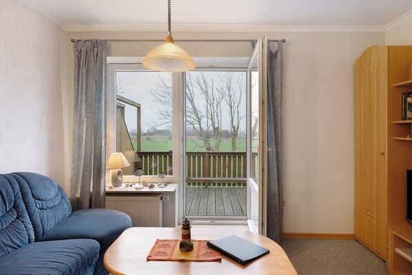 TV, ping pong - Apartment 'Annette' with Shared Terrace, Shared Garden and Wi-Fi (Nordstrand)