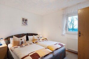 4 bedrooms, iron/ironing board, free WiFi, bed sheets - Apartment 'Claudia' with Shared Terrace, Shared Garden and Wi-Fi (Nordstrand)