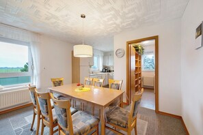 Dining - Apartment 'Claudia' with Shared Terrace, Shared Garden and Wi-Fi (Nordstrand)