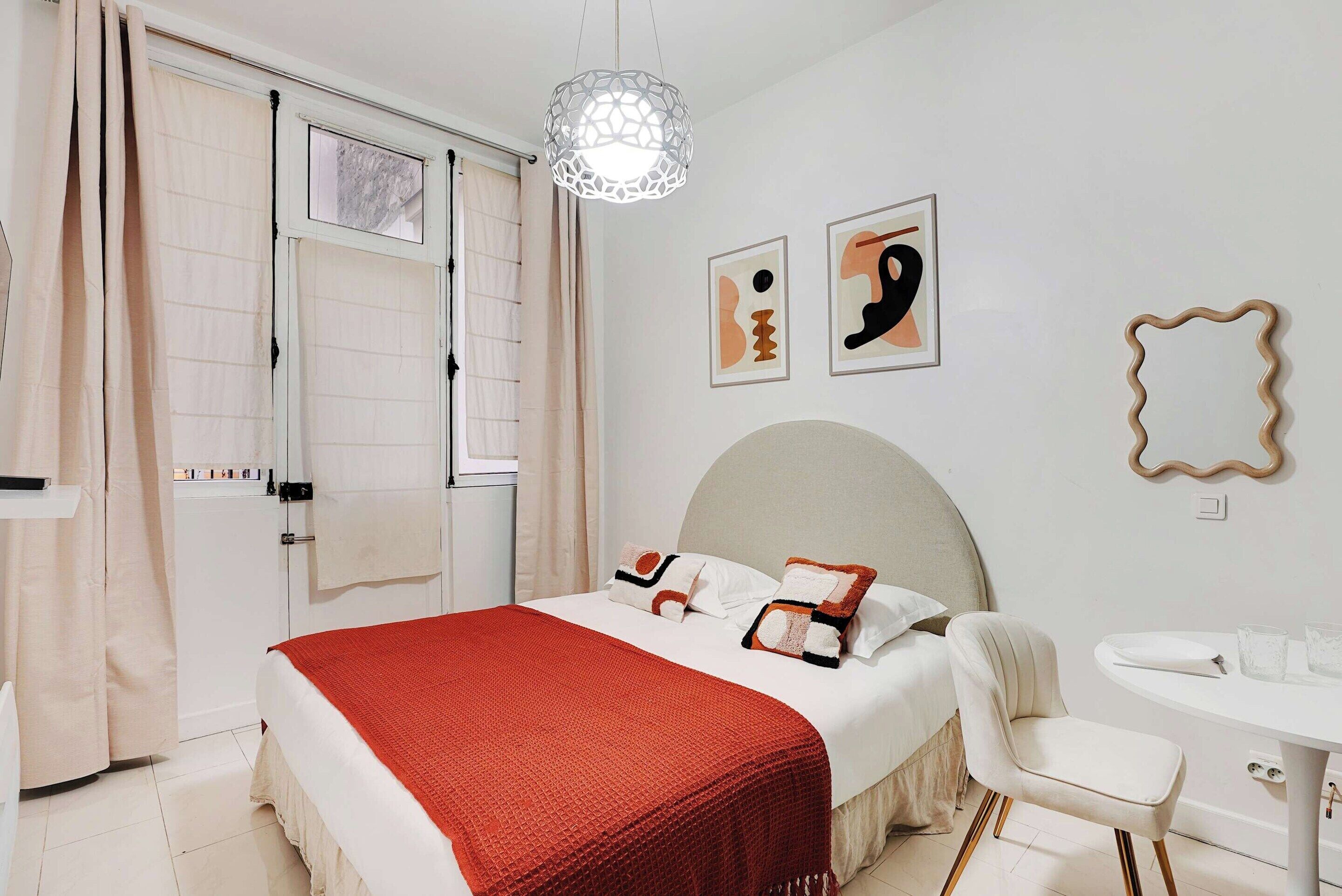 Departamento | 1 habitación, tabla de planchar con plancha y ropa de cama 