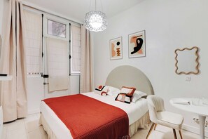 1 chambre, fer et planche à repasser, draps fournis