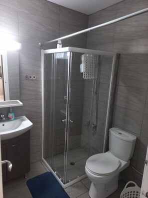 Shower, hair dryer, bidet, towels - Oroklini, Cyprus (Oroklini)
