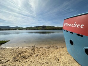 Una spiaggia nelle vicinanze