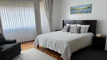 3 chambres, fer et planche à repasser, Wi-Fi gratuit, draps fournis