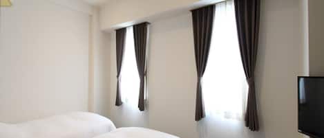 Chambre avec lits jumeaux, non-fumeur | Bureau, accès au Wi-Fi (inclus), literie fournie