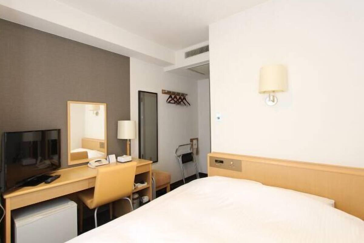Bureau, rideaux occultants, Wi-Fi gratuit, draps fournis