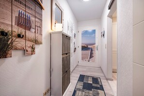 Interior - Holiday Home 'Haus Küstenliebe' with Private Terrace and Wi-Fi (Wangerland)