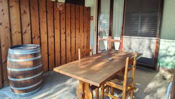 Rom – comfort, utsikt mot innsjø | Terrasse/patio