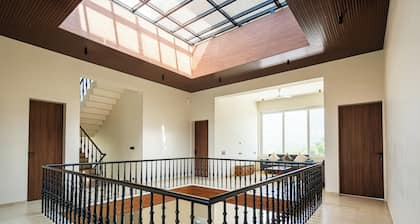 6-bedroom Scenic farmhouse in charming Karjat with WiFi, AC