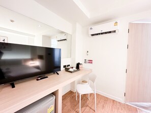 Phòng đôi Deluxe | Két bảo mật tại phòng, màn/rèm cản sáng 