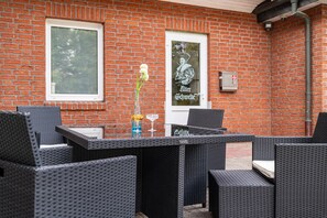 Outdoor dining - Apartment 'Die Alter Schwede 2' with Shared Terrace and Wi-Fi (Vechta)