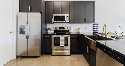 2 Bedroom Condo in Griffin's Apartment