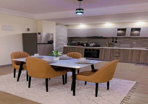 Apartment, 2 Bedrooms | In-room dining